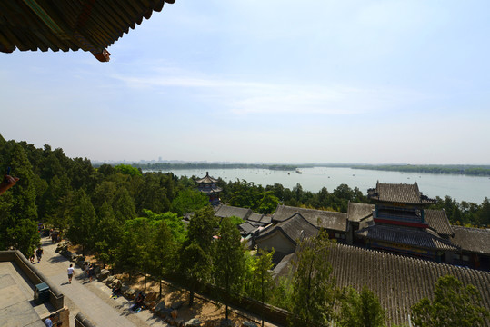 北京頤和園萬(wàn)壽山俯瞰昆明湖