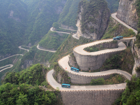 天門山上的路