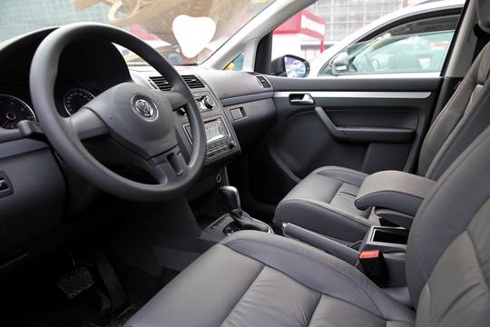 汽車內(nèi)飾 轎車內(nèi)部