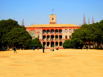 大學(xué)校園
