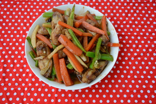 紅蘿卜 青椒 炒雞翅