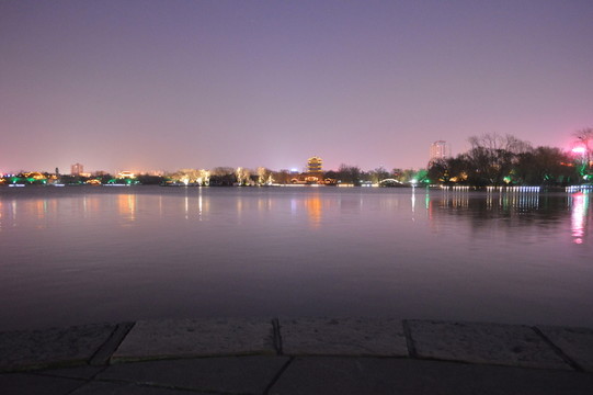 大明湖夜景