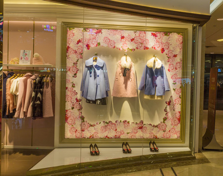 女裝櫥窗展示