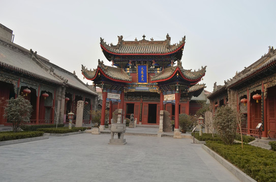 大義參天牌樓