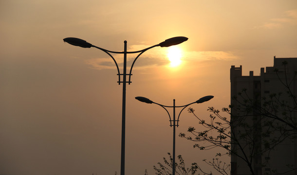 燈下夕陽(yáng)
