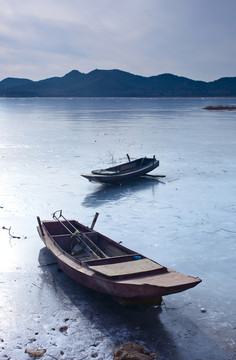 冰湖