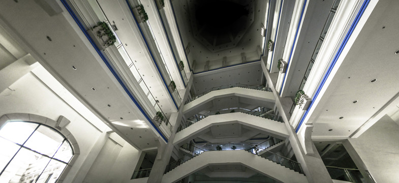 挑高大廳天井