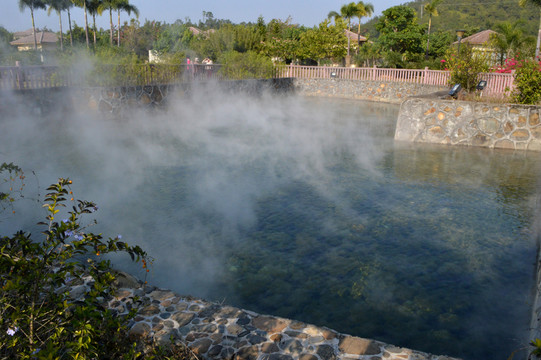 溫泉水池