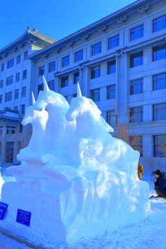 國際大學(xué)生雪雕大賽