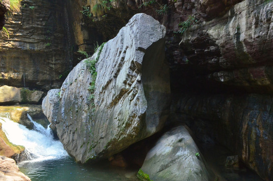山澗溪流