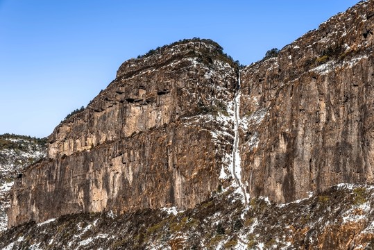 祿勸轎子雪山