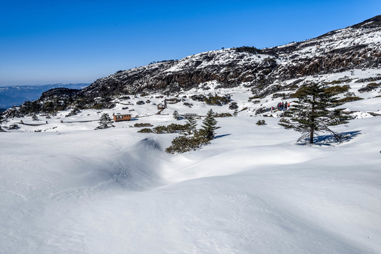 祿勸轎子雪山