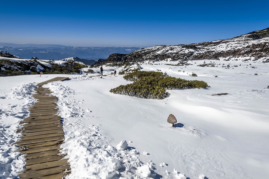 祿勸轎子雪山