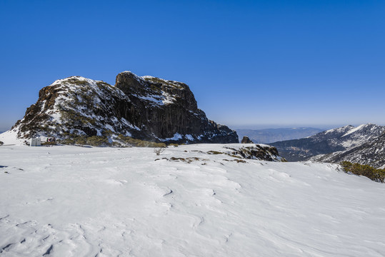 祿勸轎子雪山