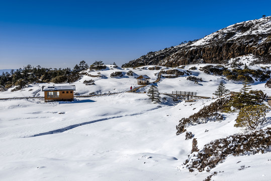 祿勸轎子雪山