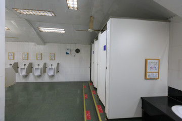 公共衛(wèi)生間