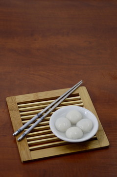 芝麻湯圓