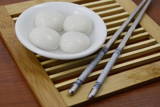 芝麻湯圓