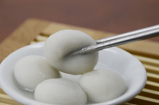 芝麻湯圓