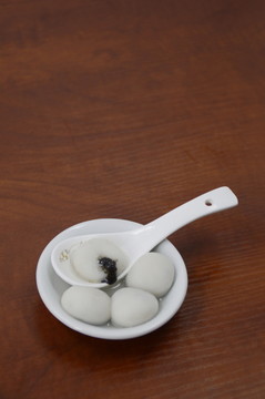 芝麻湯圓