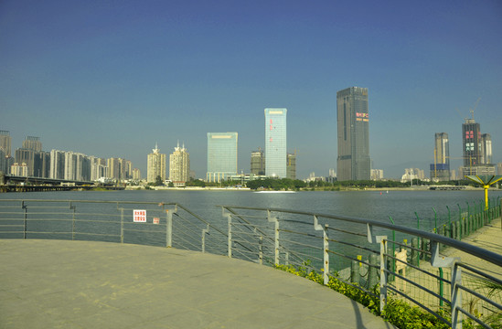 現(xiàn)代化都市親水建筑