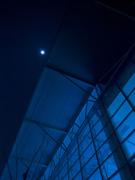 夜空中的月亮