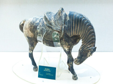 唐代灰陶馬