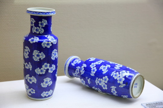 藍釉白花瓶