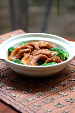 鮑汁扣鵝掌