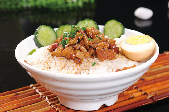 鹵肉飯