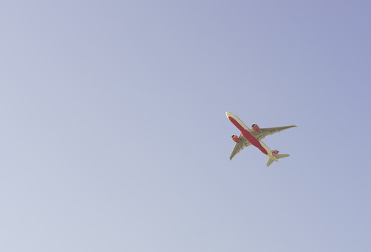 飛行的飛機(jī)