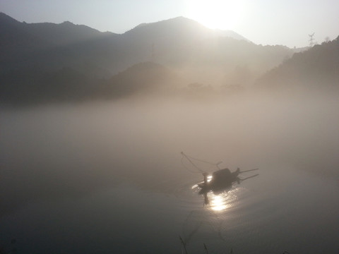 日出撒網(wǎng)