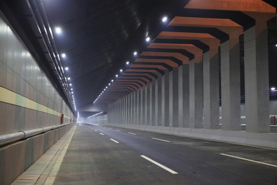 京廣快速路長江路隧道鏤空段