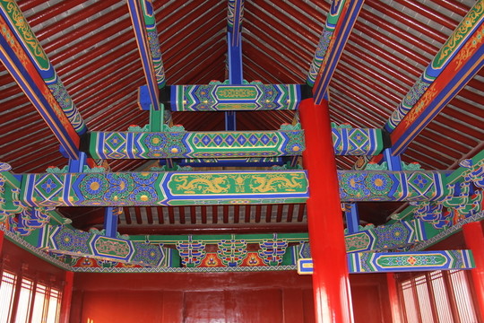 雕梁畫棟