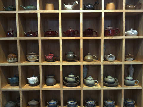 方格茶壺茶具擺放
