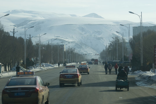 新源縣街景 風雪天山路