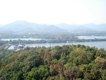 杭州西湖西側(cè)的遠(yuǎn)山