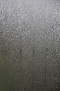 玻璃上的水珠