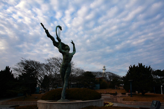 琴島琴女雕塑