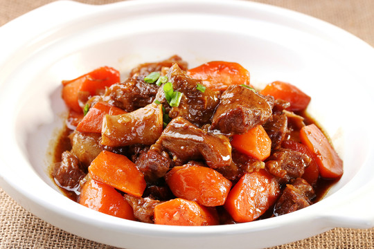 小火煨牛肉