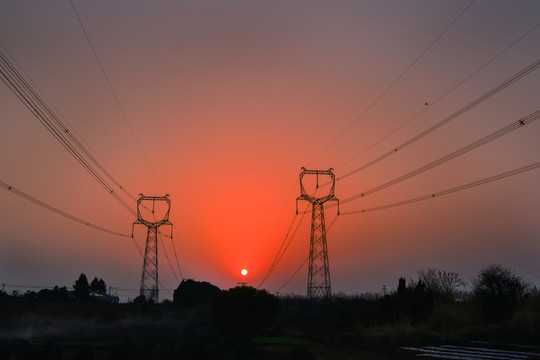 夕陽下的電塔