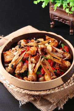 砂鍋鮰魚(yú)翅