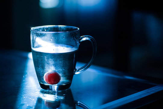 清晨的玻璃杯