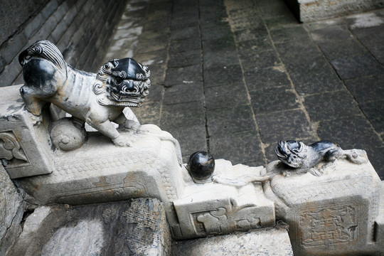 山西王家大院 石獅雕塑