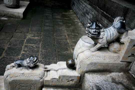 山西王家大院 石獅雕塑