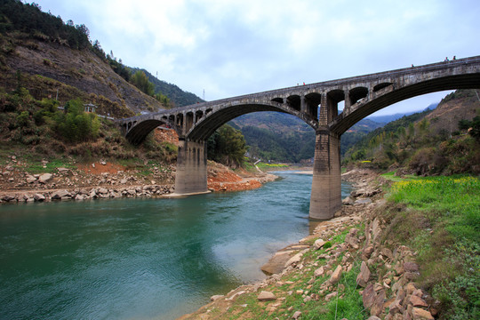江上古橋