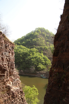 洛陽黛眉山世界地質(zhì)公園龍?zhí)秿{