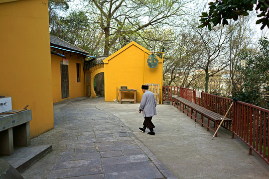 閱江樓地藏古寺內(nèi)