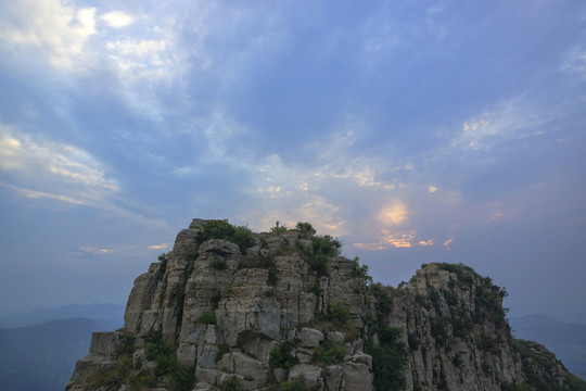 山峰 晚霞