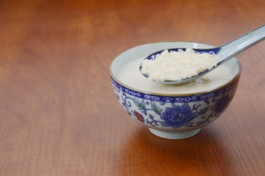 一碗麥片奶粉